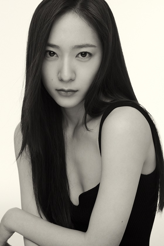 f（x）クリスタルが韓国代表俳優200人に「白黒写真でもカリスマ性＋クールな美女」