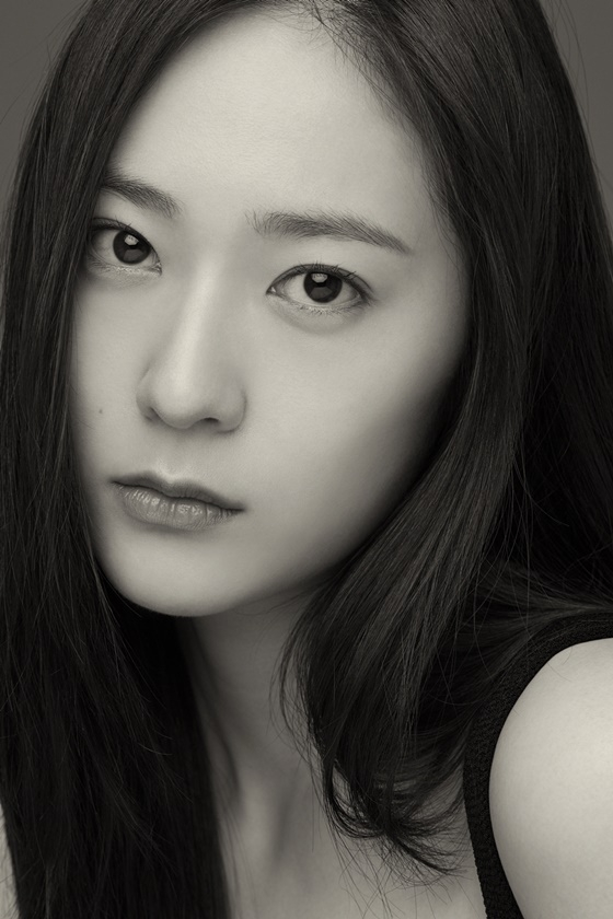 f（x）クリスタルが韓国代表俳優200人に「白黒写真でもカリスマ性＋クールな美女」
