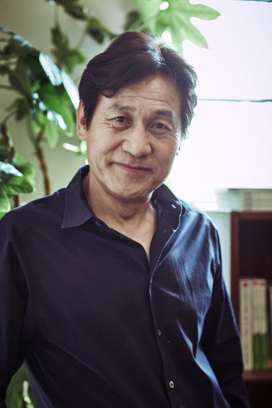 韓国映画人として初…アン・ソンギに「ブランド・ローリエイト・レジェンダリー賞」
