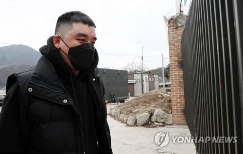 元ビッグバンＶ．Ｉに懲役５年求刑　売春あっせん罪など＝韓国軍検察