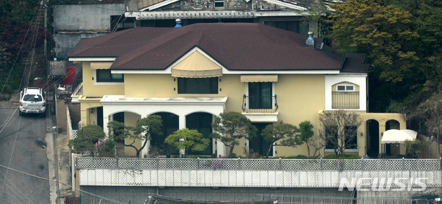 コ・ヒョンジョン、チョ・インソンなどの所属事務所が朴・前大統領の内谷洞の私邸を購入