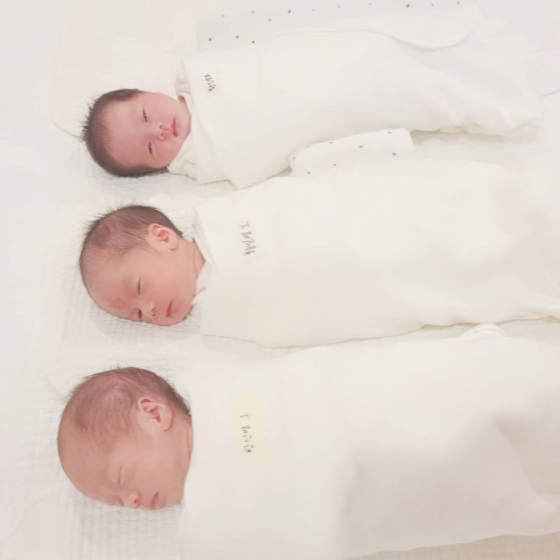 「三つ子出産」ファン・シニョン「ついに完全体…頑張って育てます」