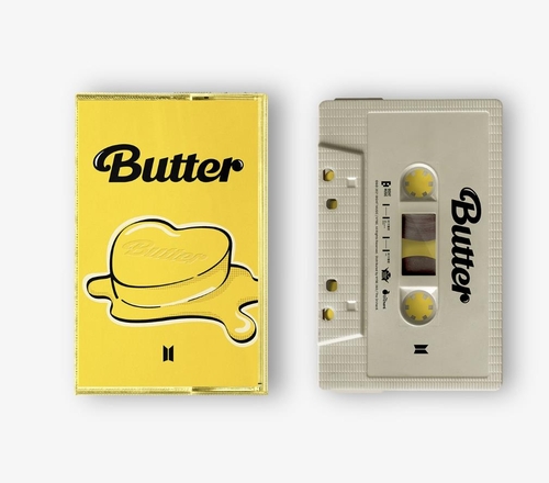 ＢＴＳ「Ｂｕｔｔｅｒ」のカセットテープの見本写真（Ｗｅｖｅｒｓｅショップ提供）