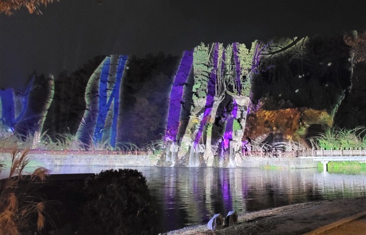 夜になると一段と美しい堤川義林池…メディアファサード稼働