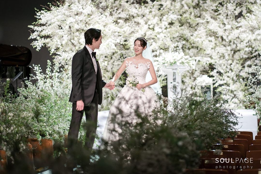 パク・シネ＆チェ・テジュン、結婚式で蜜のように甘い愛情表現