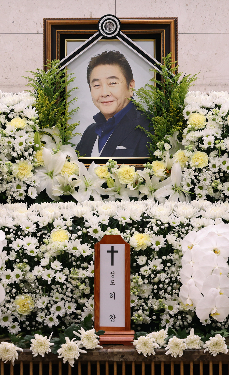 悲しみに包まれたホ・チャムさんの殯所、25年にわたり『家族娯楽館』を引っ張った名司会者