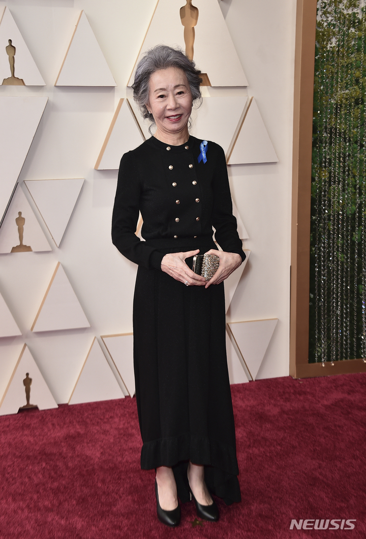 昨年「わたしはお姫さまではない」と言っていたユン・ヨジョン、今年のファッションも輝いていた＝米アカデミー賞