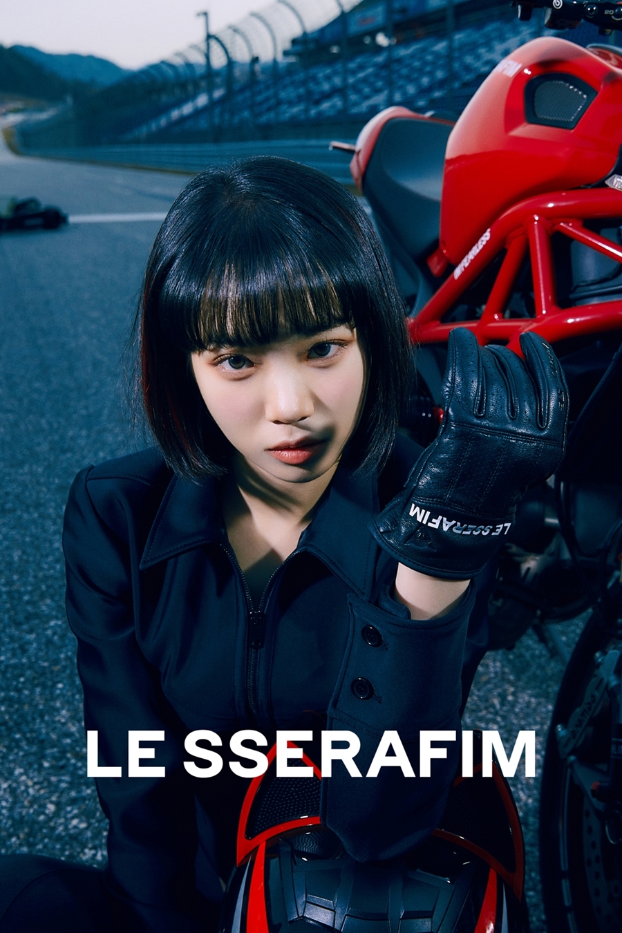 LE SSERAFIM、サーキットを占領する堂々としたオーラ…新譜の1stコンセプトフォト公開