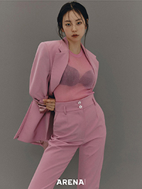 【フォト】アン・ソヒ、ホットピンク&シースルーの大胆ファッション