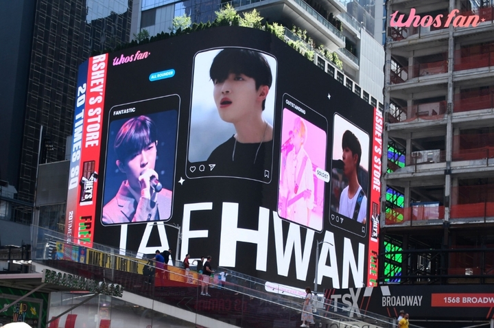 元Wanna Oneキム・ジェファン、誕生日に米タイムズスクエア電光掲示板に登場