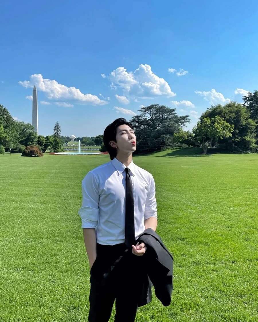 BTSのRM　セクシーさ感じさせる別次元のスーツ姿