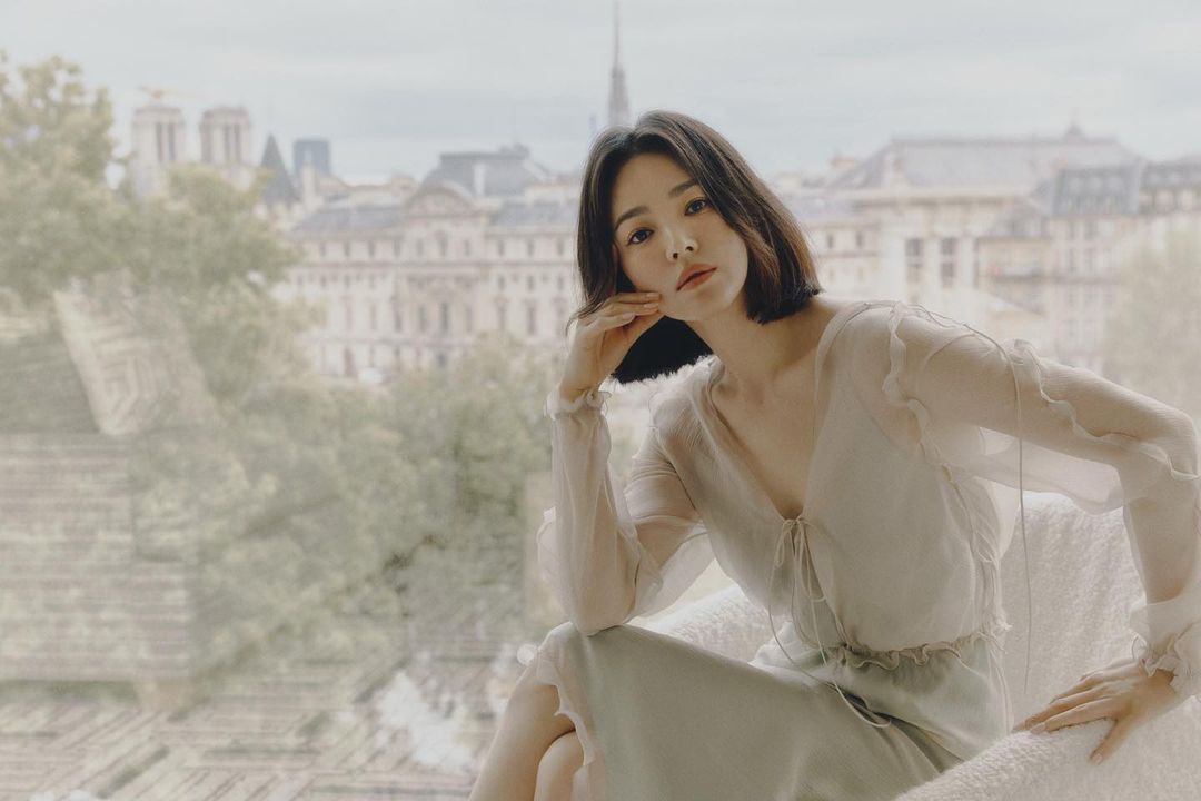 ソン・ヘギョ　パリでグラビア撮影…シースルー＋ウエストちら見せ「エレガントでセクシー」