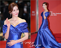 【フォト】キム・ギュリ、ブルーのドレス姿が上品＝釜山国際映画祭
