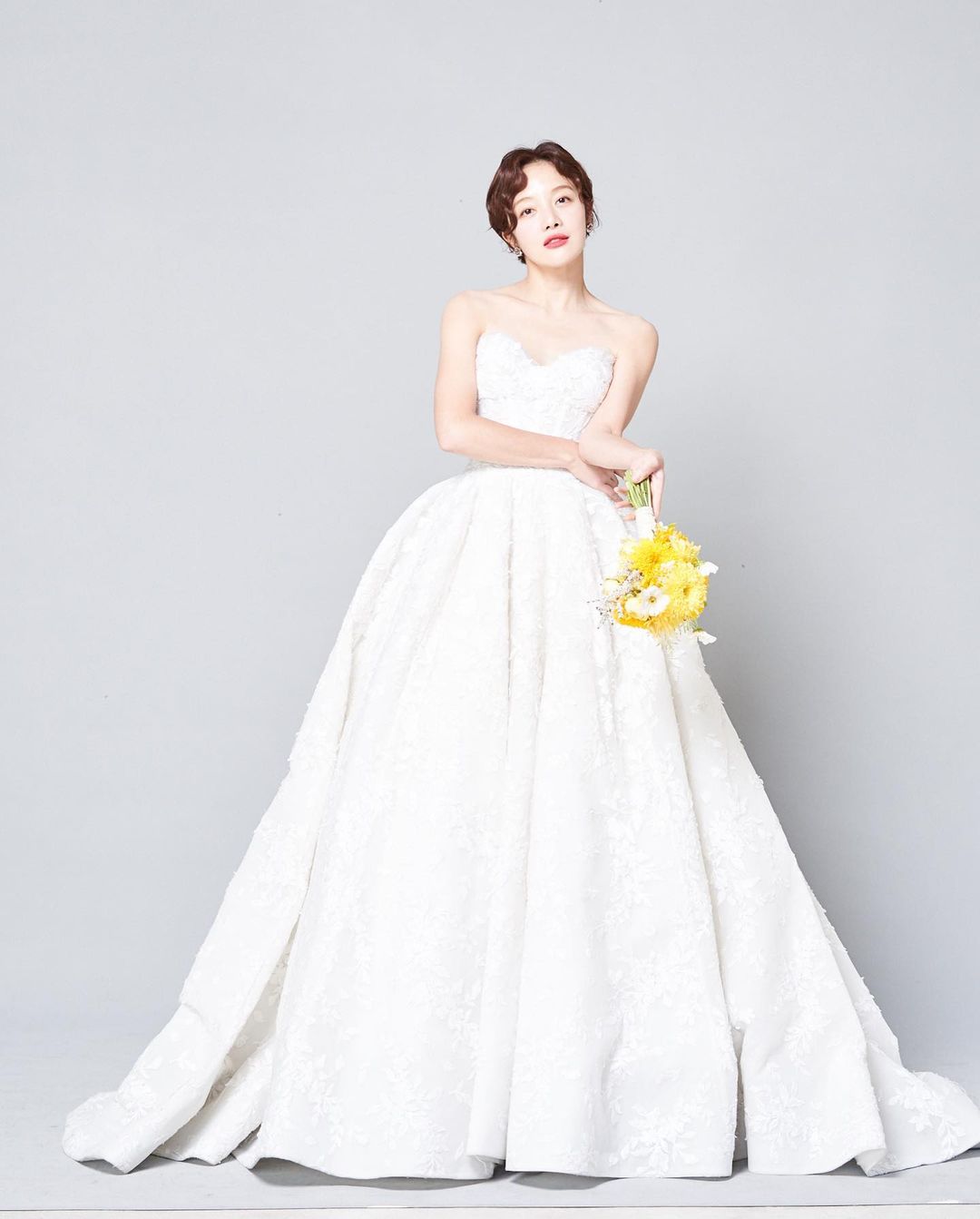 「キム・ヨンゴンの嫁」ファン・ボラ　美しいウエディングドレス姿公開