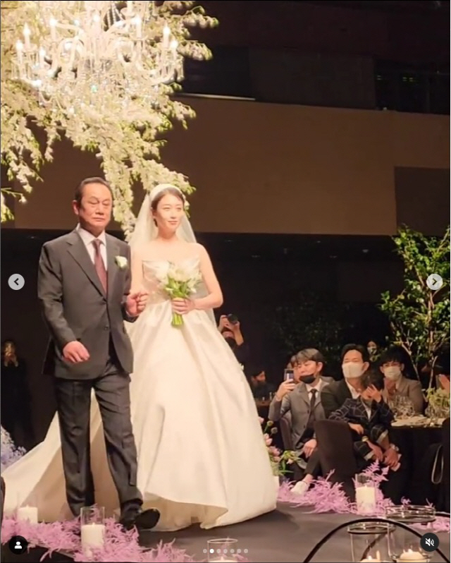「黄載鈞＆T-ARAジヨン、幸せになって」　ハン・ヘヨン、愉快な結婚式を公開