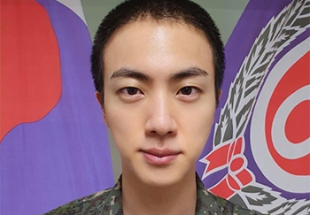 徴兵：BTS事務所 「JINは誠実に新兵教育を受けている…修了式の訪問は控えて」