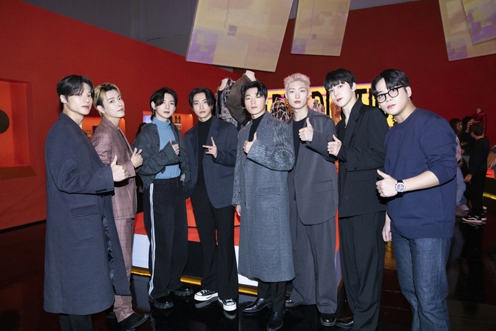 ATEEZ、英国立博物館の招待受け韓流展を訪問…現地メディアの取材殺到