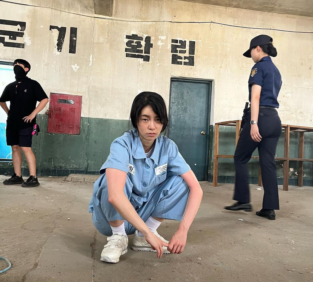 イム・ジヨン、『ザ・グローリー』撮影時の受刑者服姿を公開