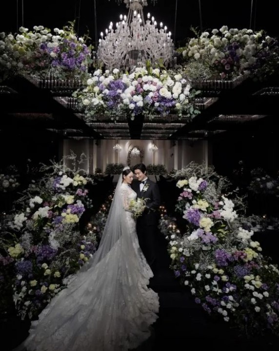 『ザ・グローリー』ホ・ドンウォン、ウエディング写真公開…美しい花嫁が話題