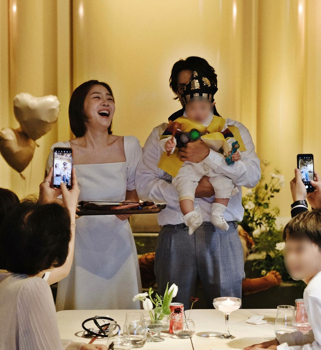シン・ダウン、結婚6年目で誕生した息子の満1歳の誕生祝いの写真公開