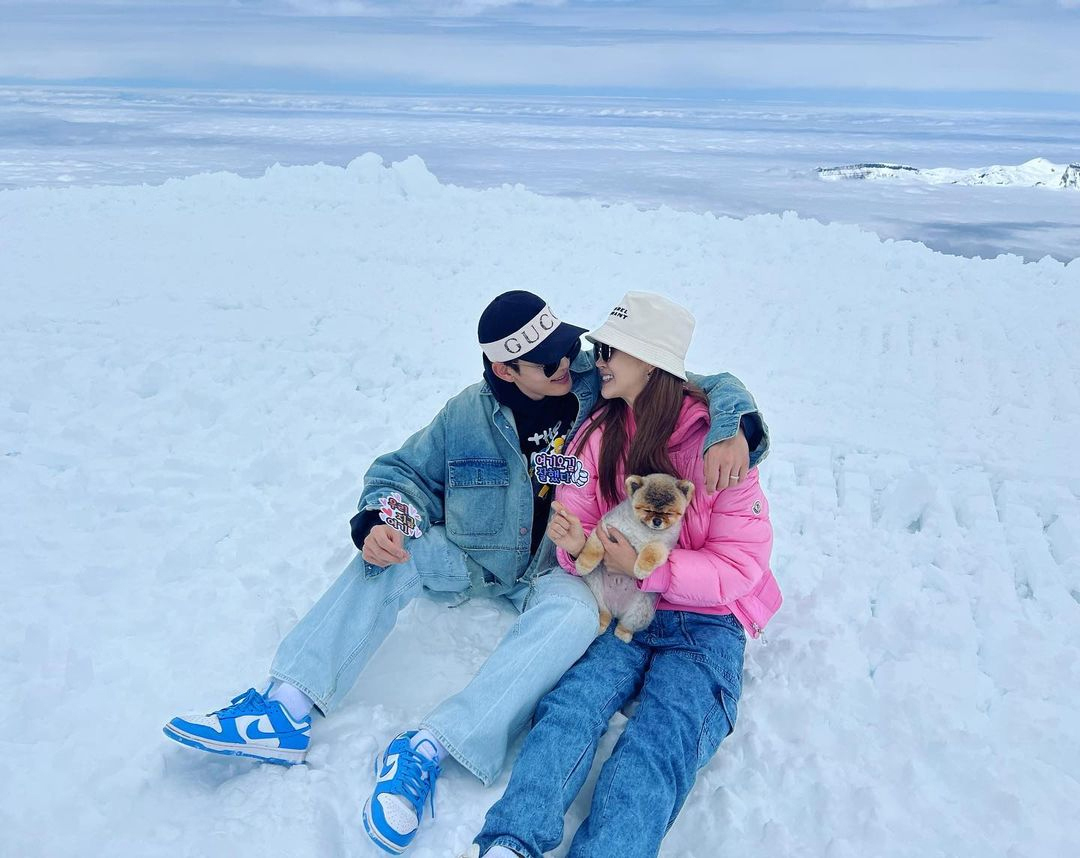 SE7EN、妻イ・ダヘとスイス新婚旅行を満喫…雪上で「feels like heaven」