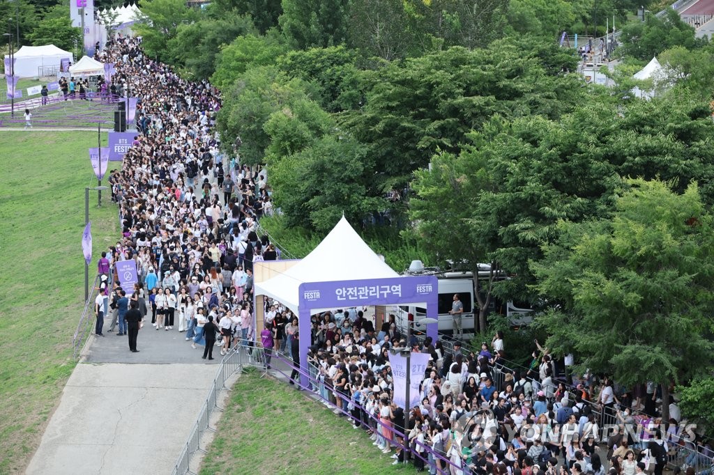 ＢＴＳのデビュー１０周年イベントに４０万人　海外ファンも大挙来韓