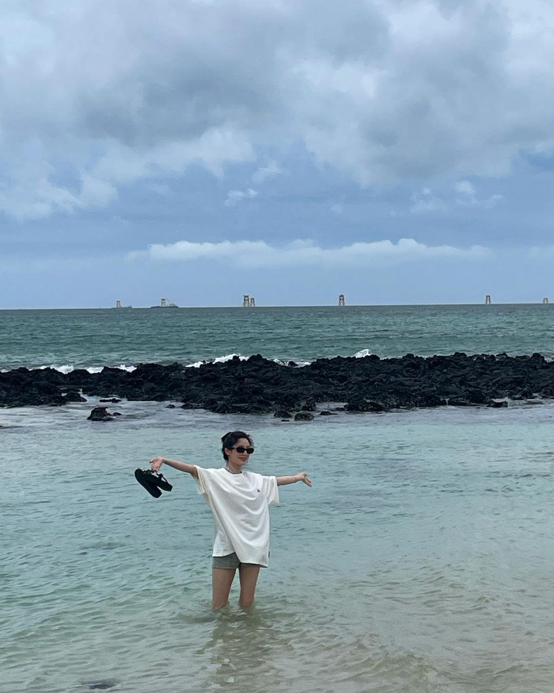 イ・スンギの妻イ・ダイン、海辺からさわやかに近況報告…ほっそり脚線美