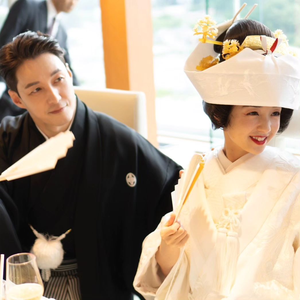 シム・ヒョンタク＆サヤさんが韓服姿を公開…「次は韓国での結婚式、人生の最後のパズル」