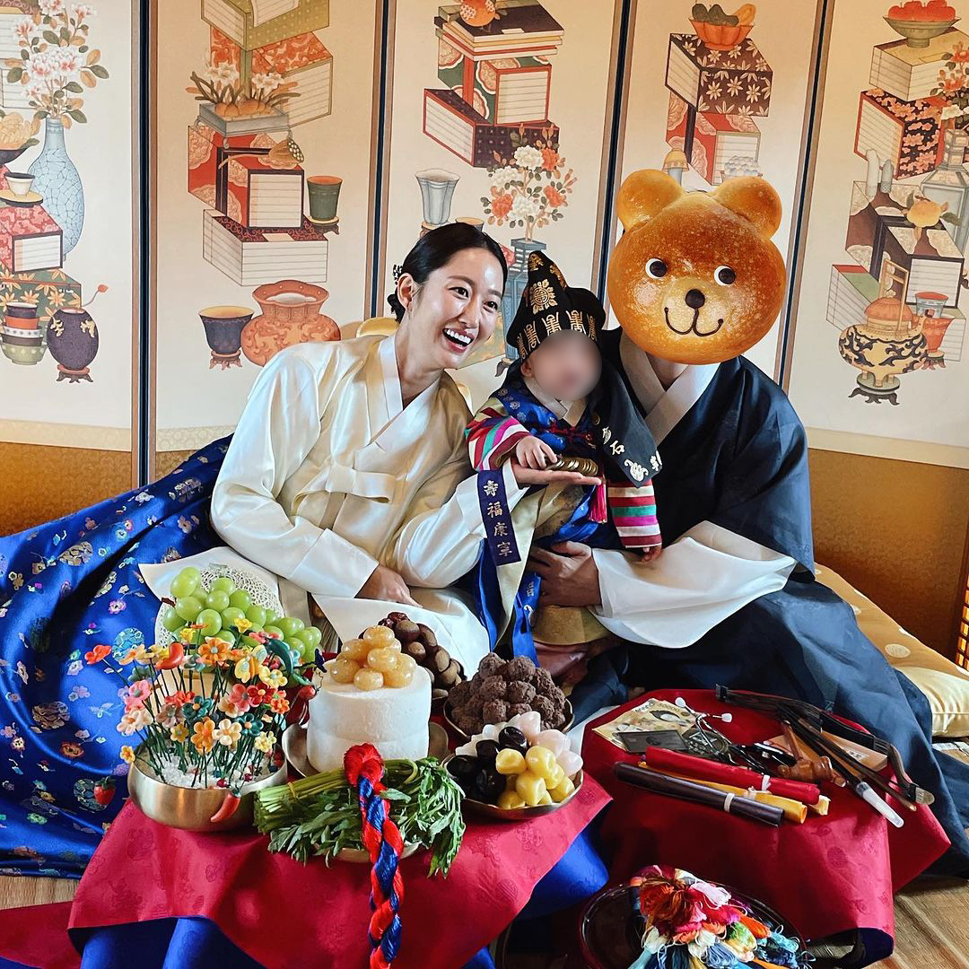 チョン・ヘビン、韓国伝統の1歳祝い会で息子を祝福…韓服姿の写真大放出