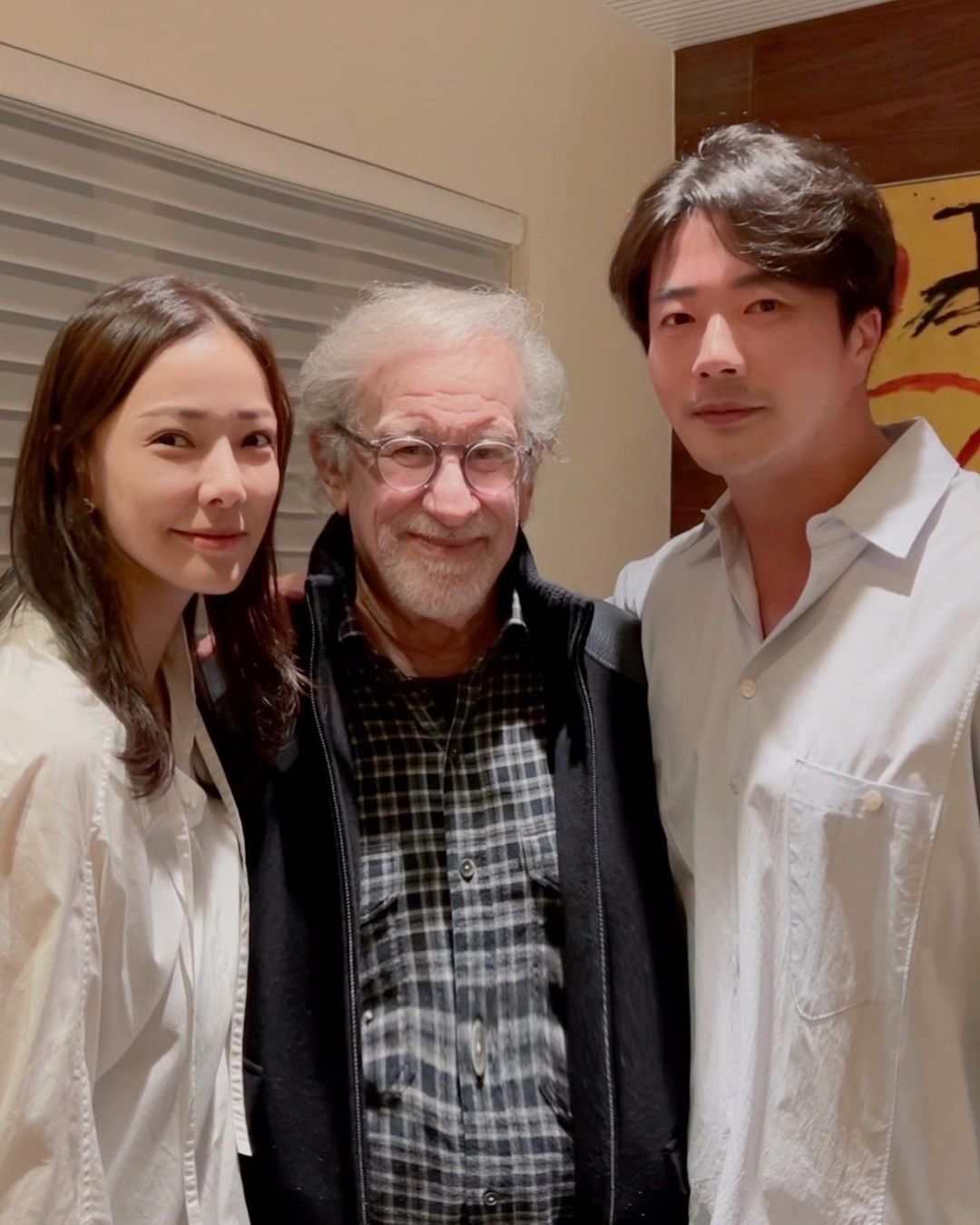 クォン・サンウ＆ソン・テヨン夫妻、スピルバーグ監督と対面！　「親切な心にひかれる」