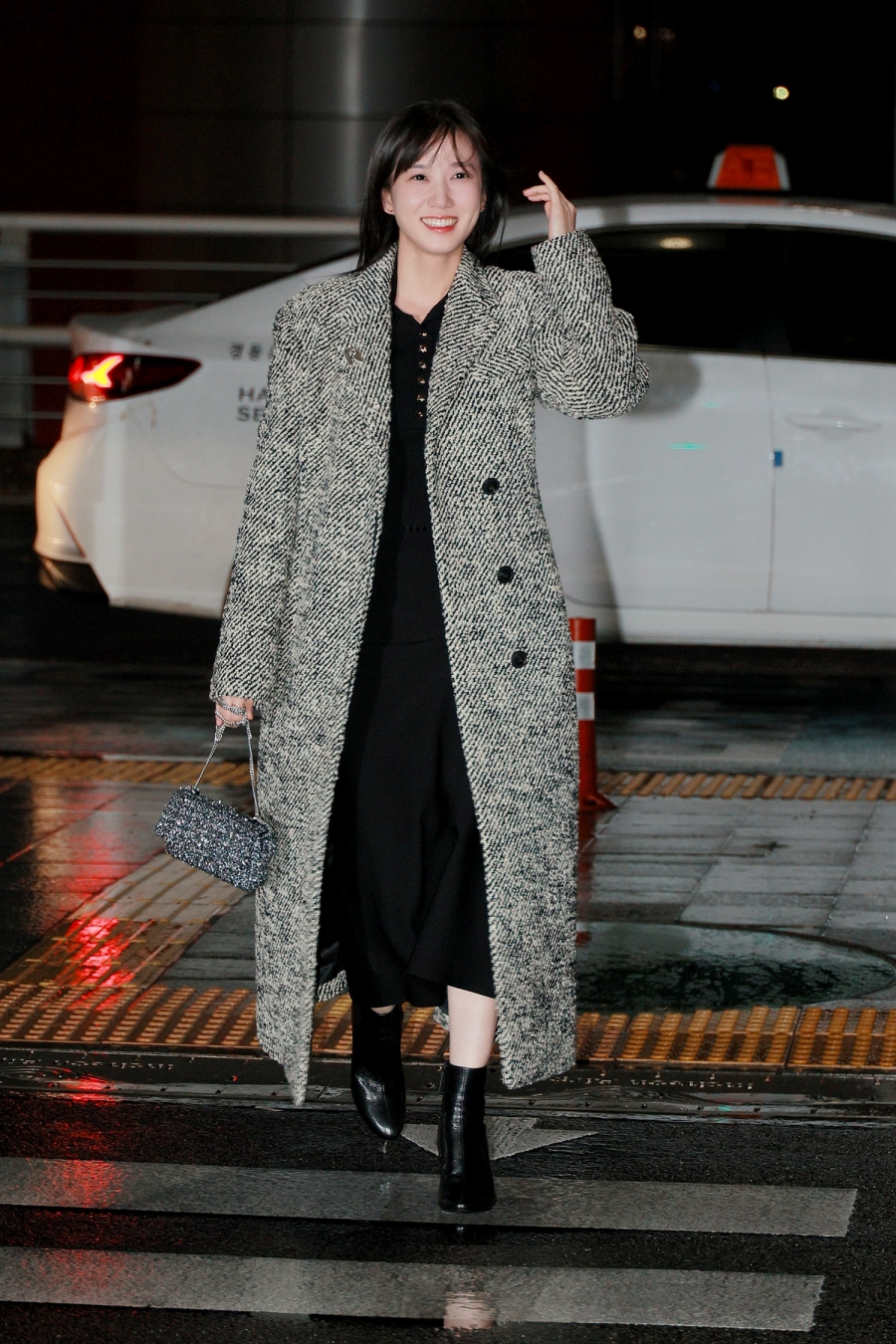 【フォト】パク・ウンビン　MAMA出席のため日本へ…上品な空港ファッション