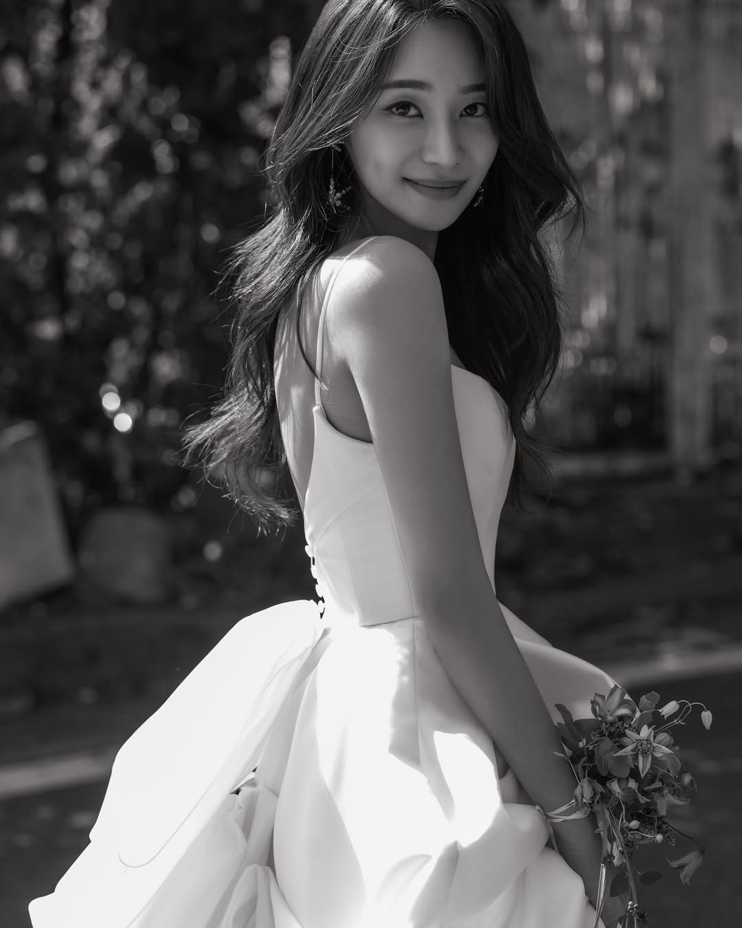 【フォト】元AOAユナ、ロマンチックなウエディング写真公開