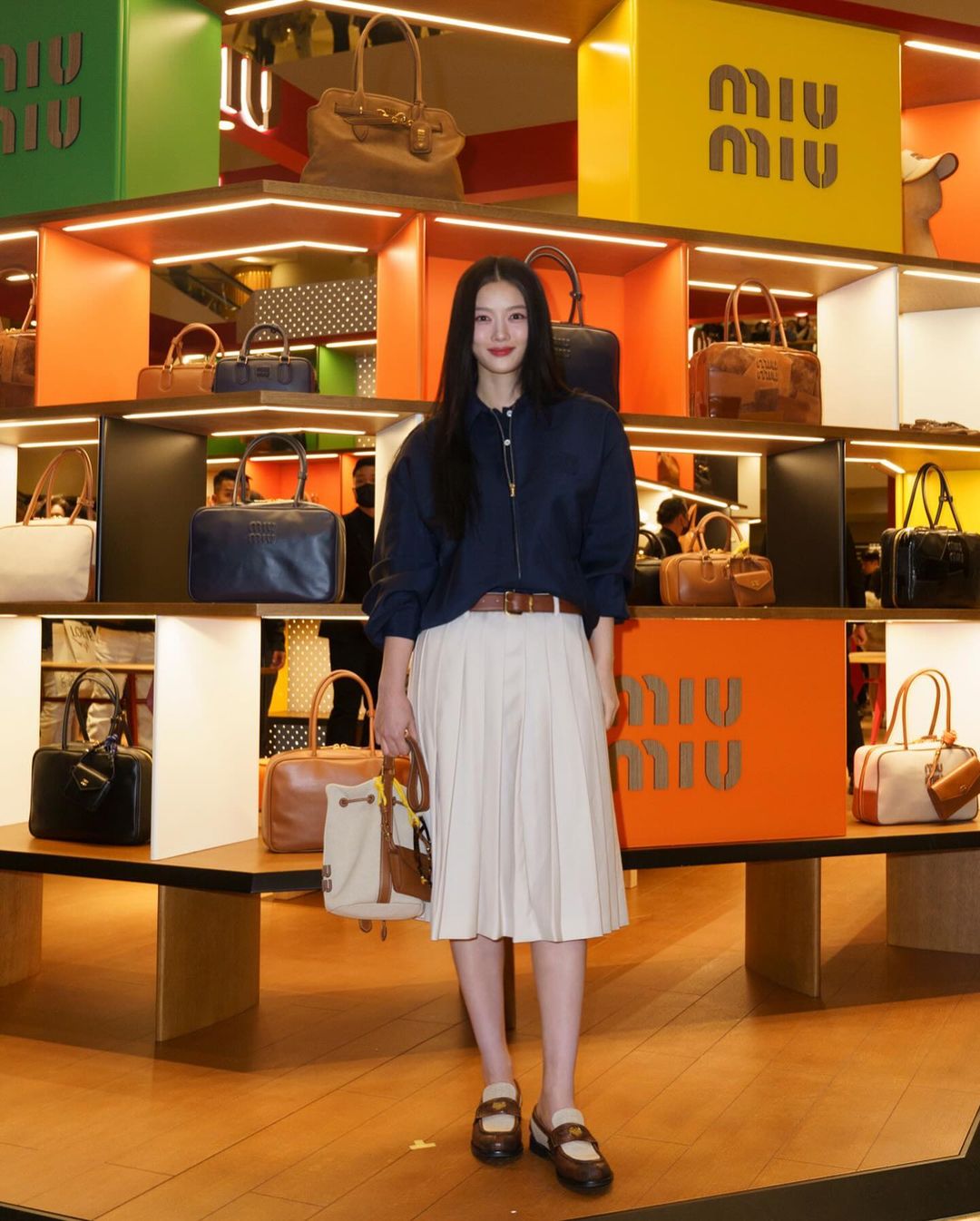 「国民の妹」キム・ユジョンがまた美しくなった…香港「MIUMIU」イベント会場に登場