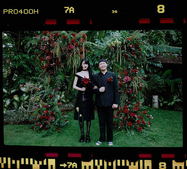 モデルのチェ・ソラは、PRADAの最高経営責任者（CEO）でデザイナーのミウッチャ・プラダがプレゼントした黒いドレスを着て結婚式を挙げた。／写真＝チェ・ソラのSNSより