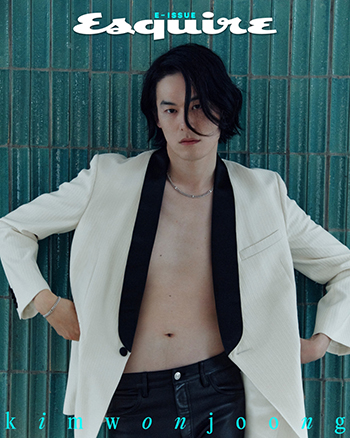 【フォト】トップモデルのキム・ウォンジュン「裸ジャケット」オーラ全開