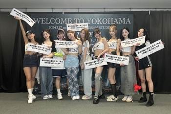 TWICE 日産スタジアムで公演=海外女性アーティスト初