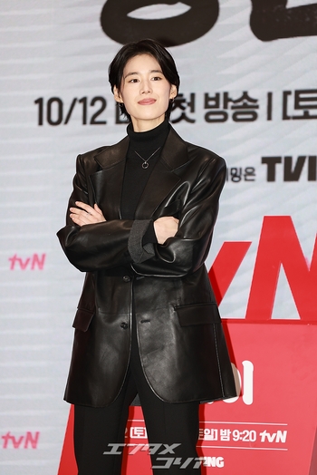 【フォト】チョン・ウンチェ、レザージャケット姿で魅力アピール