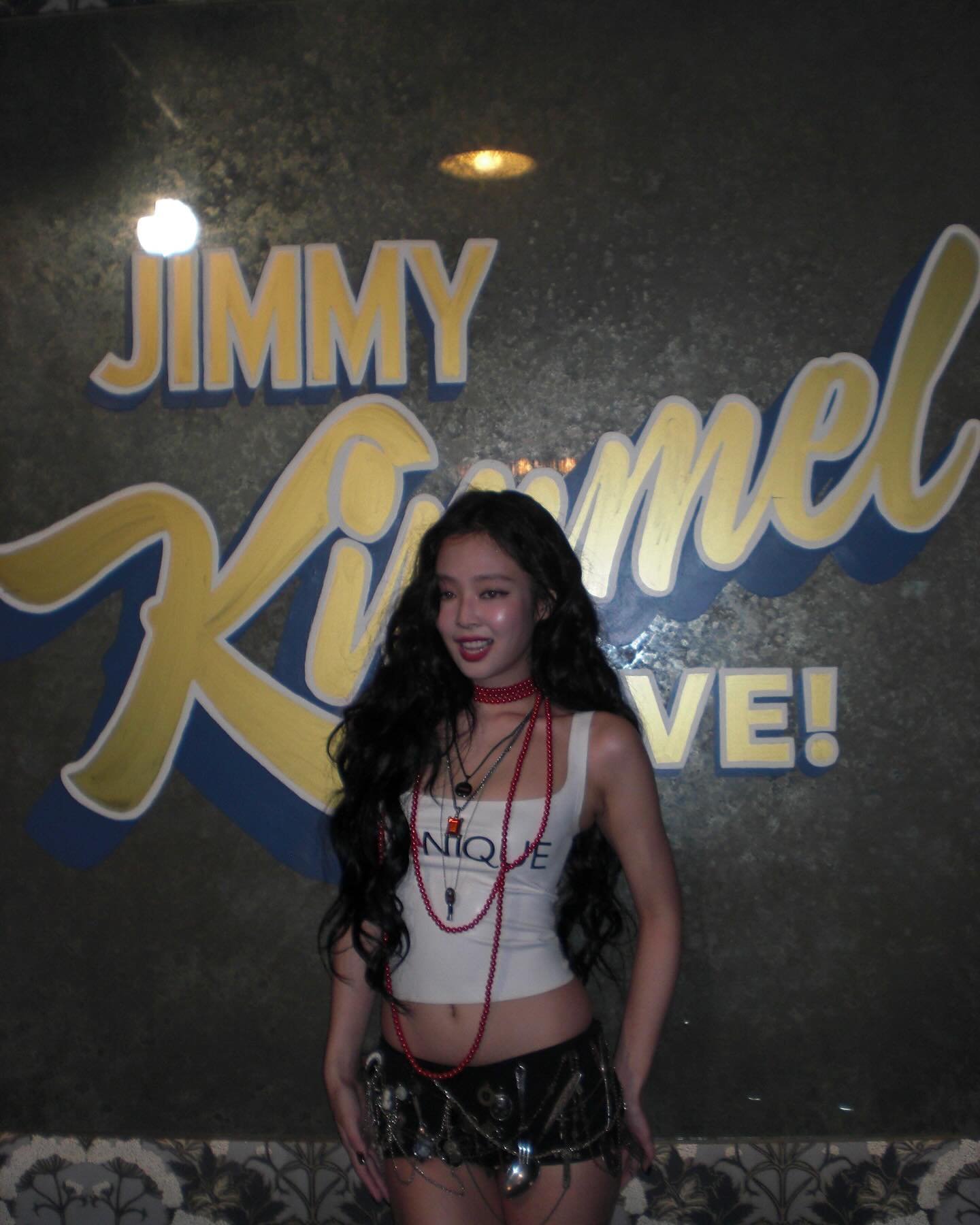 BLACKPINKジェニー、『Jimmy Kimmel Live！』出演前に撮った写真公開…魅惑的な姿