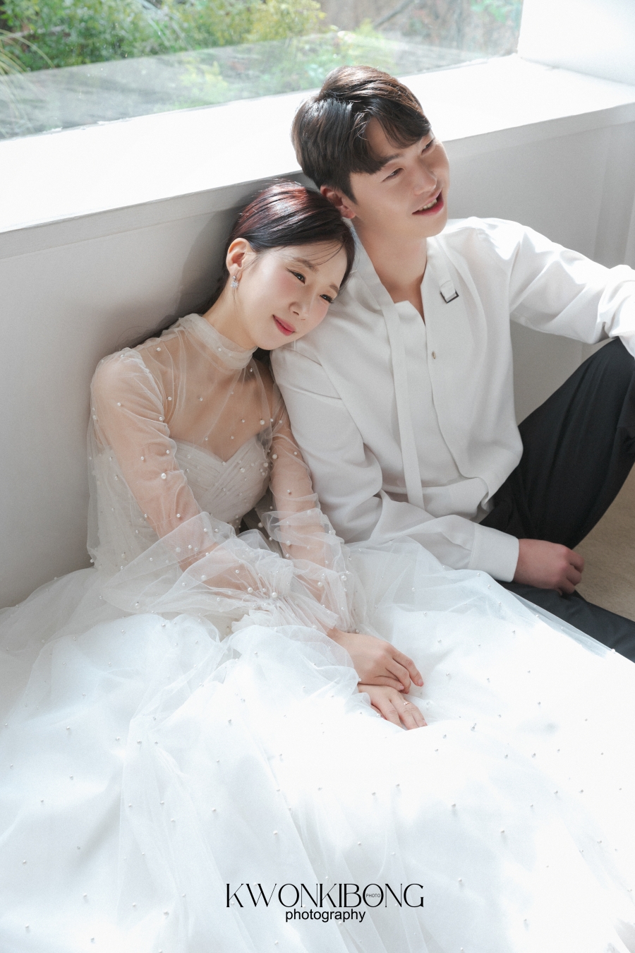 【フォト】パク・ソヨン＆文京賛、甘いウエディン写真公開…女性お笑いタレント仲間も一緒に撮影