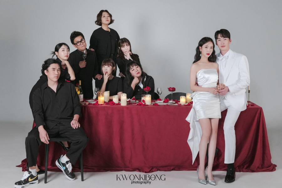 【フォト】パク・ソヨン＆文京賛、甘いウエディン写真公開…女性お笑いタレント仲間も一緒に撮影
