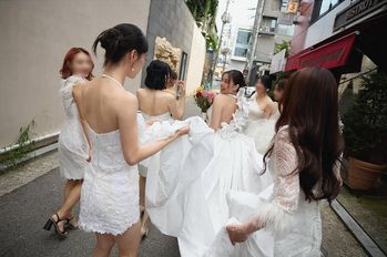 【フォト】Aileeが友人たちとブライダルシャワー、幸せな花嫁