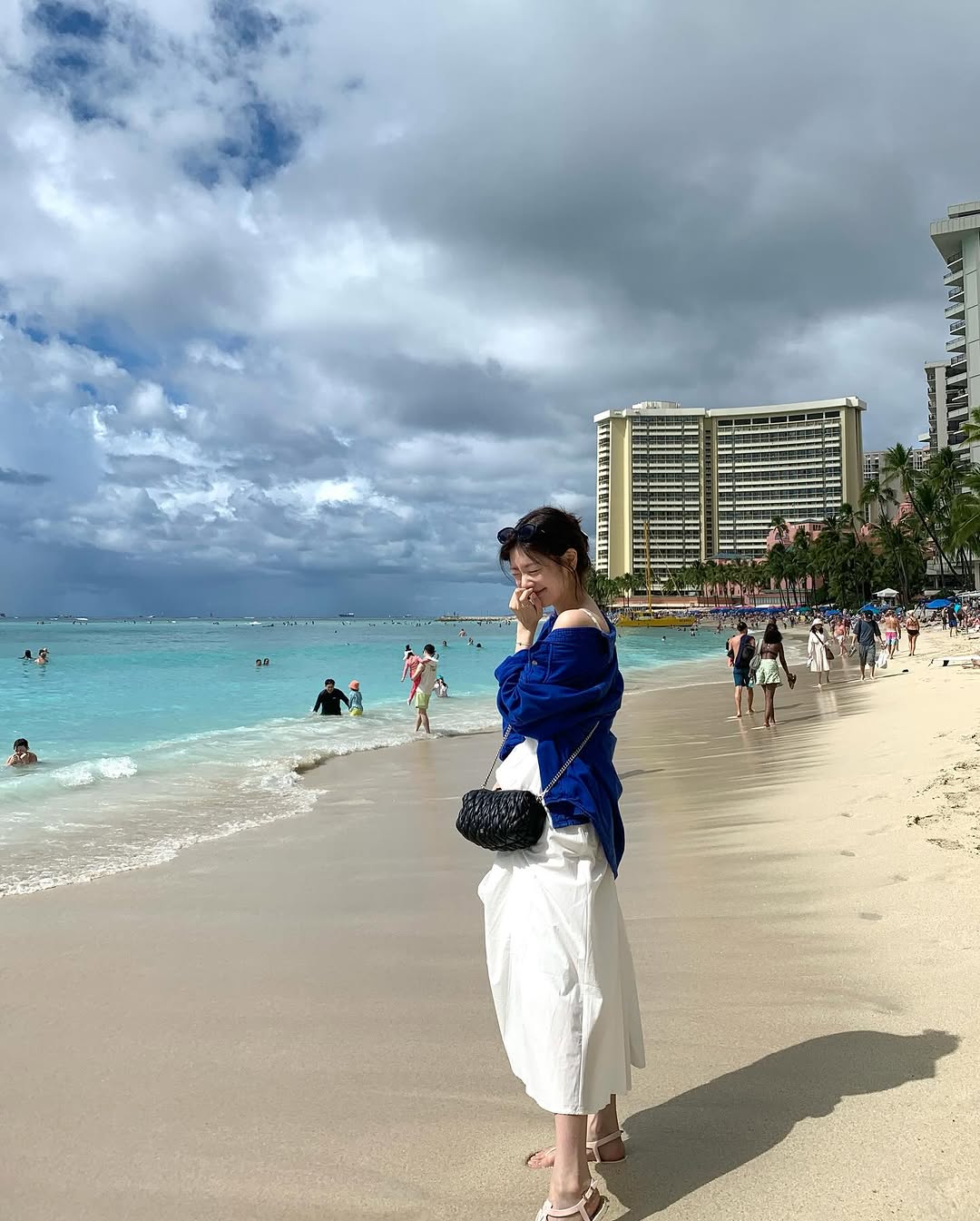 チョン・ソミン　米ワイキキ・ビーチでさわやかビジュアル