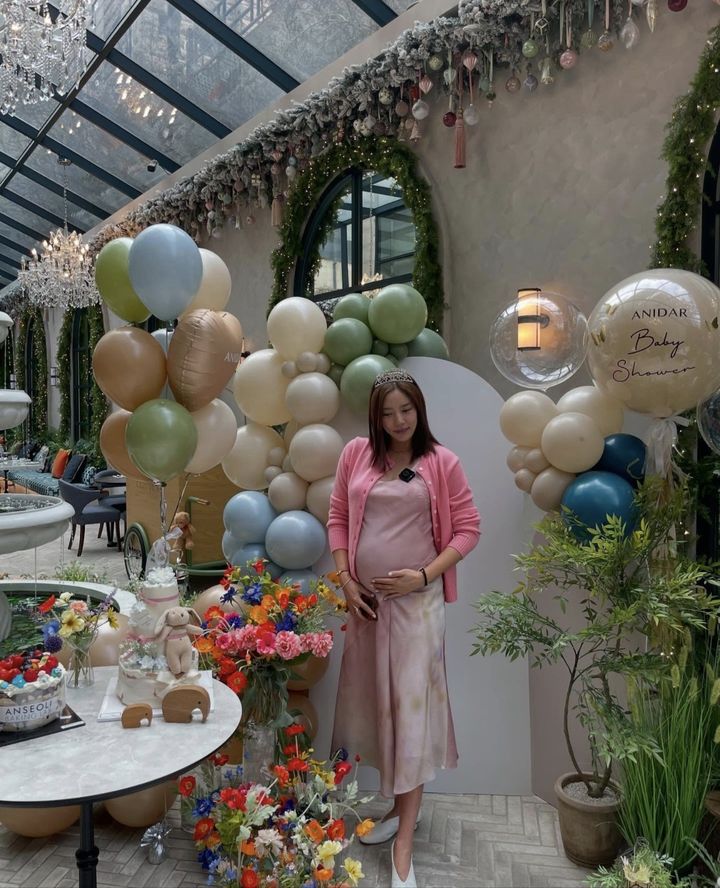 妊娠中のソン・ダムビ、大きなおなかで華やかにベビーシャワー
