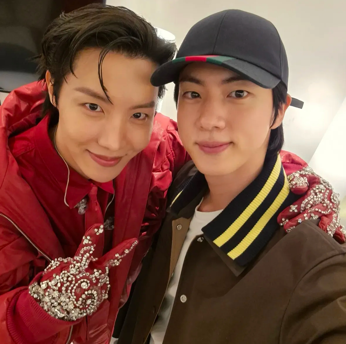 防弾少年団JIN、J-HOPEのコンサート鑑賞…パン・シヒョク議長も