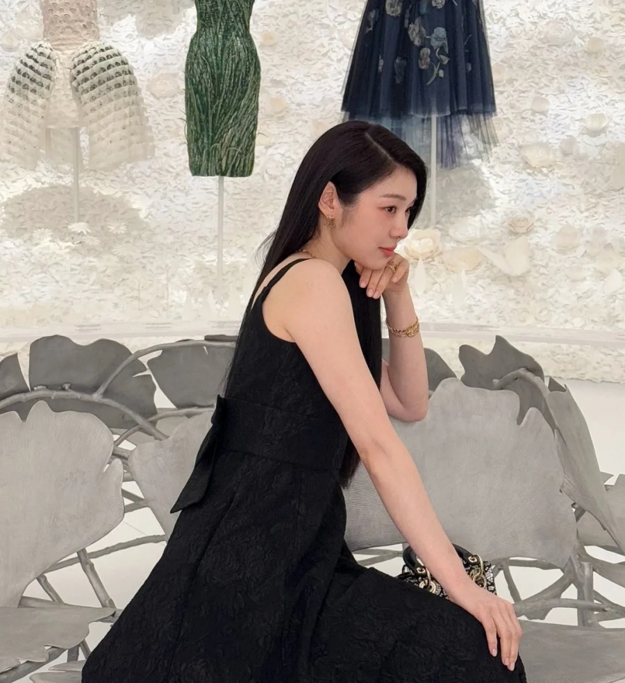 夫の除隊を1カ月後に控えたキム・ヨナ、真っ赤な口紅で魅惑的な雰囲気