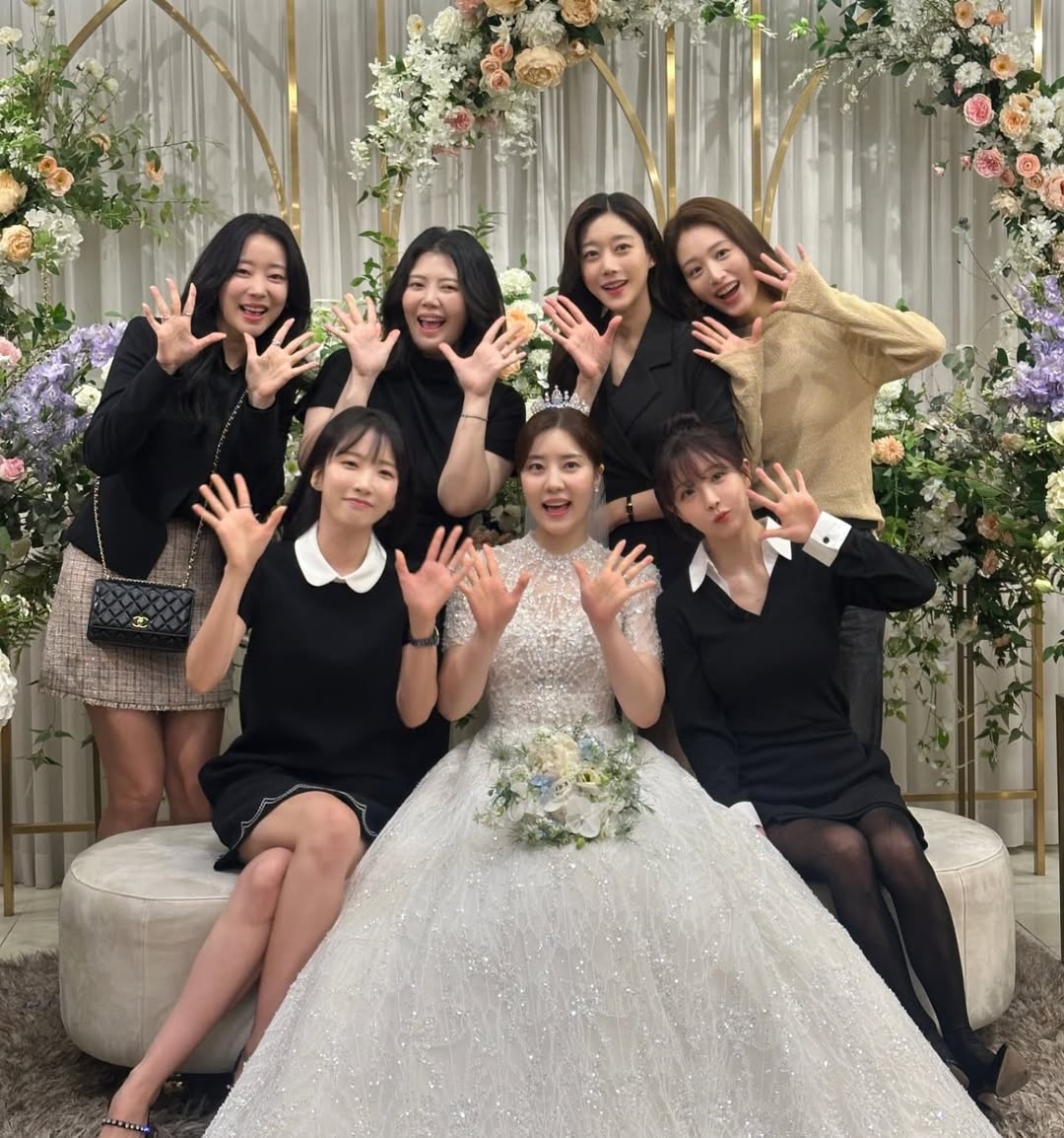 元RAINBOWノウル　結婚式に「完全体メンバー」出席…「私は今や夫がいる身」