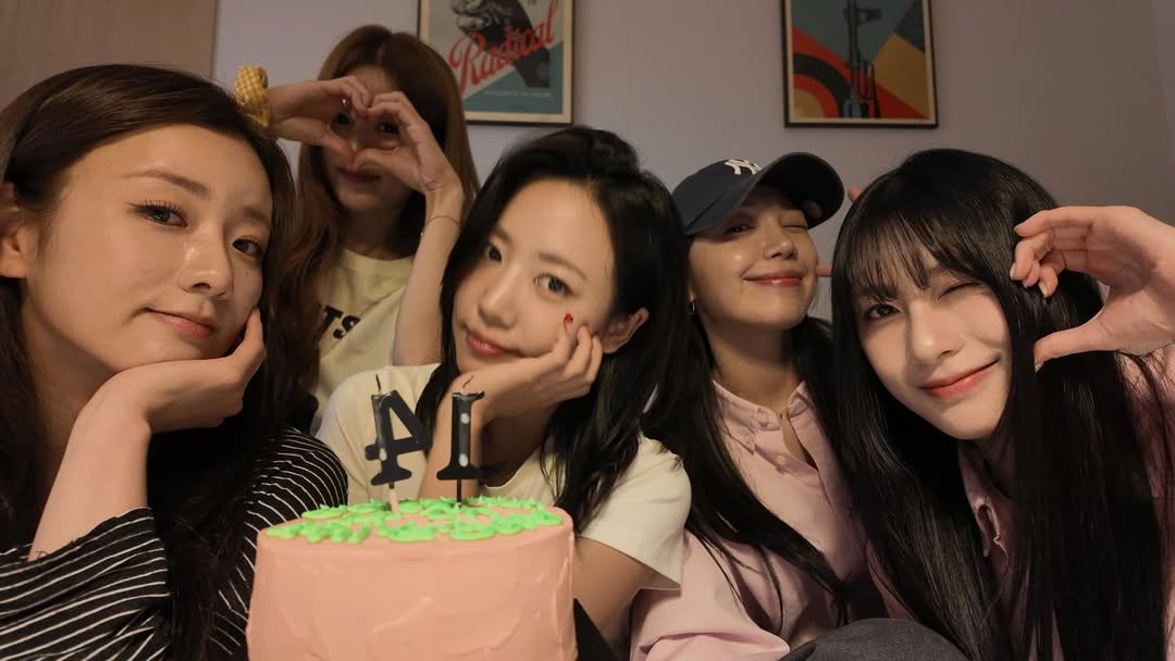 Apink　完全体でデビュー14周年をお祝い「いいね」