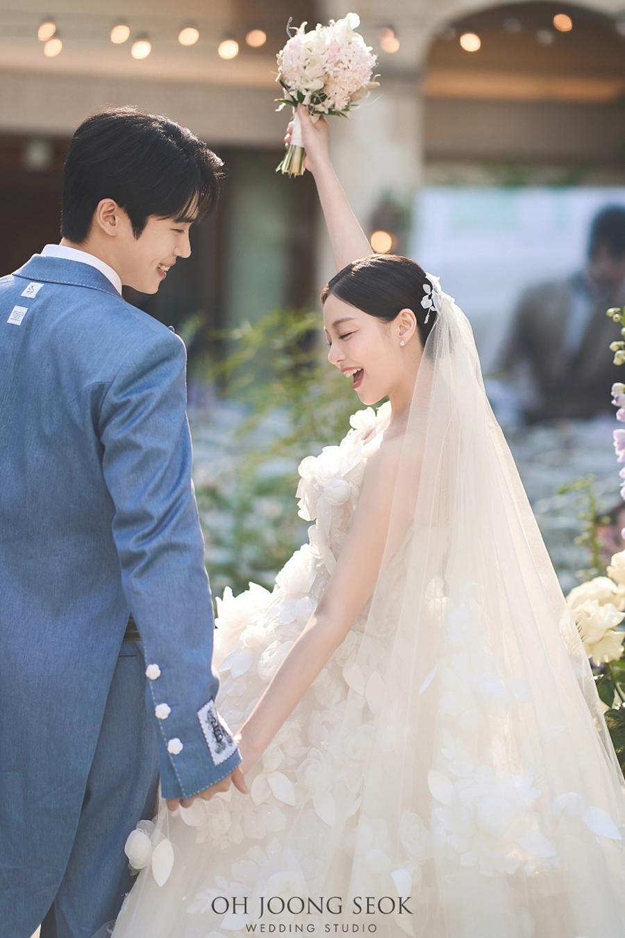 【フォト】Ailee＆チェ・シフンさん、童話の中の結婚式のようなウエディング写真公開