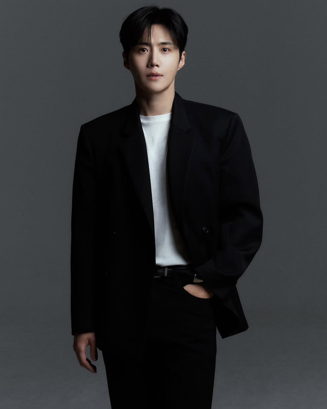 キム・ソンホ、新プロフィール写真公開…いっそう深まったオーラ