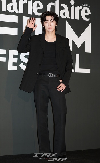 【フォト】チョン・ウィジェ、シック&セクシーな黒コーデ